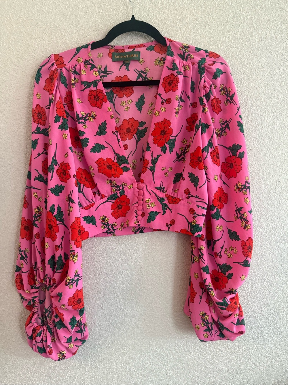 Signature Pink Floral V-Neck Cropped Blouse with Puff Sleeves